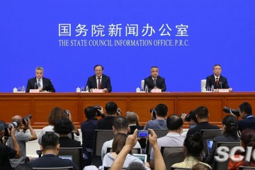 新疆自治区主席：教培中心学员绝大多数都找到喜欢的工作